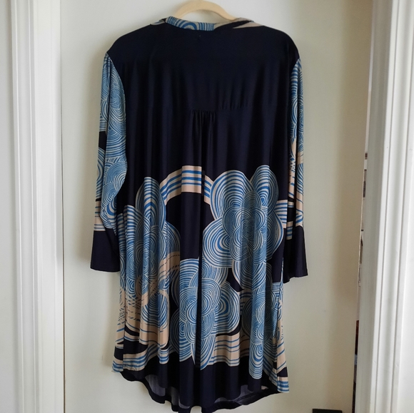 Pleated Front Abstact Design on Black LongTunic - Picture 5 of 7